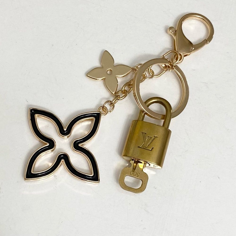 LOUIS VUITTON LOCK AND KEY 🔐 ON GOLD TONE KEYCHAIN #300